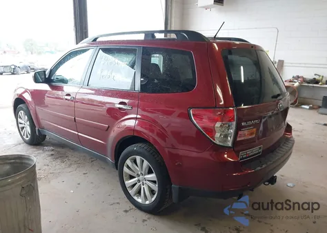 2011 Subaru Forester 2.5X Limited z USA, uszkodzony, nr VIN JF2SHAEC2BH738947